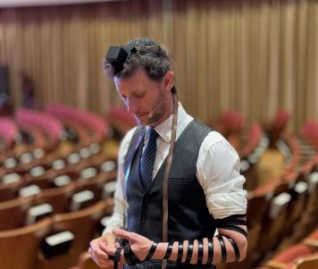 האם מופע של אמן חושים יכול להתאים לכל סוג של אירוע?